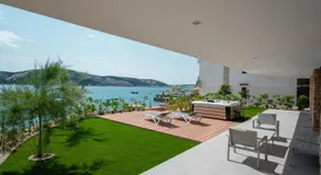 D HOUSE - Image 5