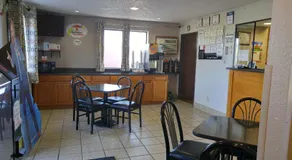 Super 8 by Wyndham Waynesboro - Image 4