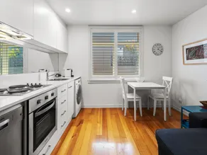 Convenient Apartment in heart of Carlton - Image 3