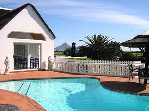 Lagoon Lodge - Image 4