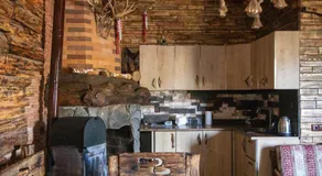 Fish Hotel - Image 4