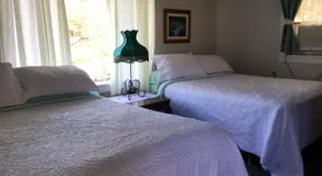 Lucky 7/ Rainbow motel - Image 2