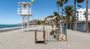 Renovated apartment on beachside with pool - Image 5