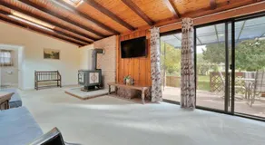 Rustic cottage on Canal Lake - Image 2