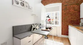 Stylish Flat in 1860's Listed Building - Image 3