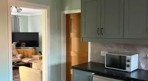 Jerry's lane 3 bed house free parking free wifi - Image 3