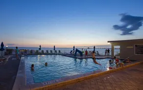 Sailport Waterfront Suites - Image 2