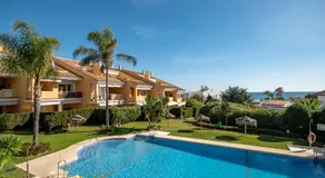 Modern beachside Penthouse with amazing sea views in Costabella, Marbella - Image 4