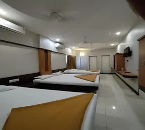 Hotel Adarsh 5 Minute Walk From Mahalaxmi Temple Kolhapur - Image 3