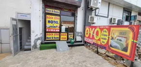 OYO Rock Star Hotel & Rooms - Image 3