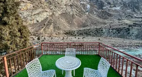 YOLO Outdoors - Riverside Luxury Domes & Glamping, Jispa - Image 4