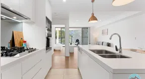Epping 2BR House with Parking - Image 3