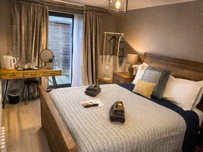 The Tower Arms Hotel - Image 2