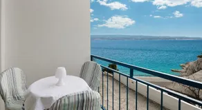Caleta Seaview Suites - Pool & Jacuzzi - Image 4