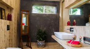 El House by StayVista - Unwind in a Villa with Pool and Lush Lawn - Image 2