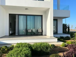 Stunning flat by the sea - Image 5