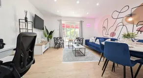 Tranquil Garden Haven, Comfy Family & Contractor Pad - Image 4