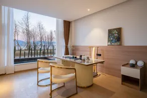 Sea View Hotel Lingxin Banhai - Image 4