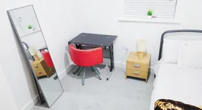 Single room with free parking - Image 2