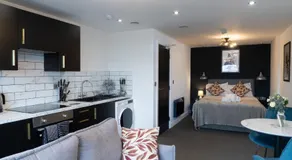 Studio Apartment - Perfect for Contractors and Short & Long Term Stays - Free WIFI - Free Parking - Extra Bed - Full Kitchen - Image 4