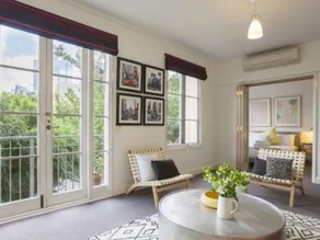 Boutique Stays - Wellington Mews, Apartment in East Melbourne - Image 2