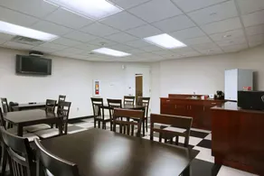 Days Inn by Wyndham Bronx Near Stadium - Image 3