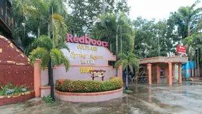 RedDoorz @ Goldland Spring Resort Urdaneta City - Image 5