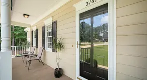 Peaceful Retreat with Large Garden in Summer Oaks - Image 4