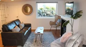 Private Basement Suite w Hot Tub - Image 2