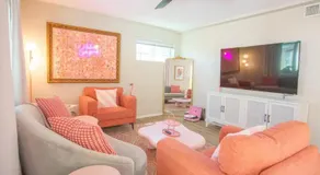 50 Shades of Pink-Private Hot Tub! - Image 2