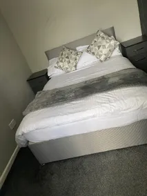 Comfy One Bedroom Apartment - Image 3