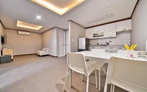 Yun's hotel - Image 3