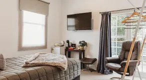 Talisman Hotel & Restaurant - Image 2