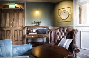 Stamford Gate Hotel - Image 2