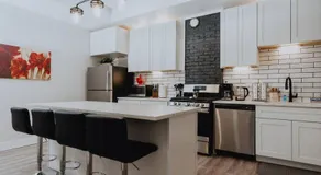 Luxe 2BR Oasis Patio & Laundry Soulard - Image 3