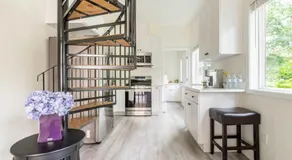 Private Waterfront Retreat near downtown Auburn - Image 2
