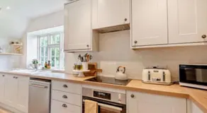Charming 2-bed countryside retreat with fireplace and walks - Image 4