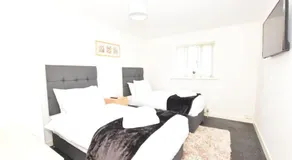 3 Bedroom Apartment in a Quiet Location - Image 2