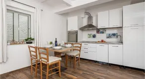 2 Bedroom Cozy Apartment In Cres - Image 2