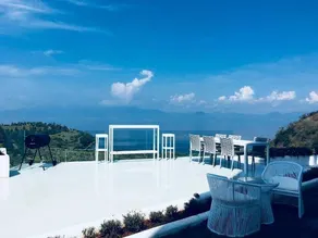 Fuxian Lake 25 Degree Blue Hotel - Image 4