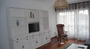 Precioso apartamento de 3 habitaciones en Cabañas. - Image 2