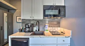 'Torrey Spa Suite' Modern San Diego Studio! - Image 4