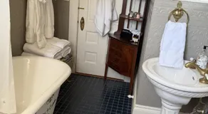 The Rose Cottage at The Carriage House - Image 4
