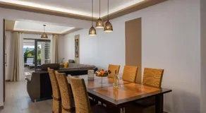 Luxury Seafront Villa with Heated Pool, Jacuzzi, Sea View, 150 m from Beach - Image 4