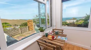 The Tempest quirky apartment with stunning views - Image 3