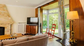 Spacious detached 4 bed can sleep 9 Parking - Image 2