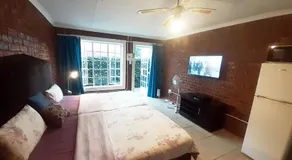 Cozy Hatfield Condo - Image 5