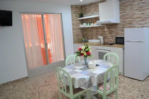 Superb 1 Bedroom Apartment with Gallery CB7EV - Image 5