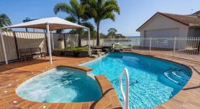 Picturesque Water Views - Image 4