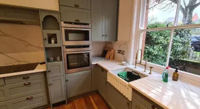 The Shrubbery-Superb Modern home-6 beds-sleeps 11 - Image 5